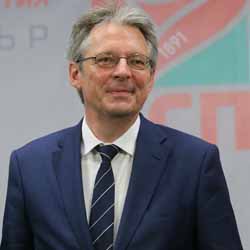 Беновска към генералния секретар на ПЕС Ахим Пост:БСП ще попречи ли на Сергей Станишев да стане отново президент на ПЕС? 