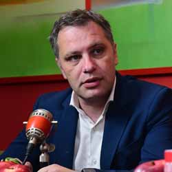 Александър Сиди: Байдън инсталира Петков да прокарва американските интереси и да предаде Македония